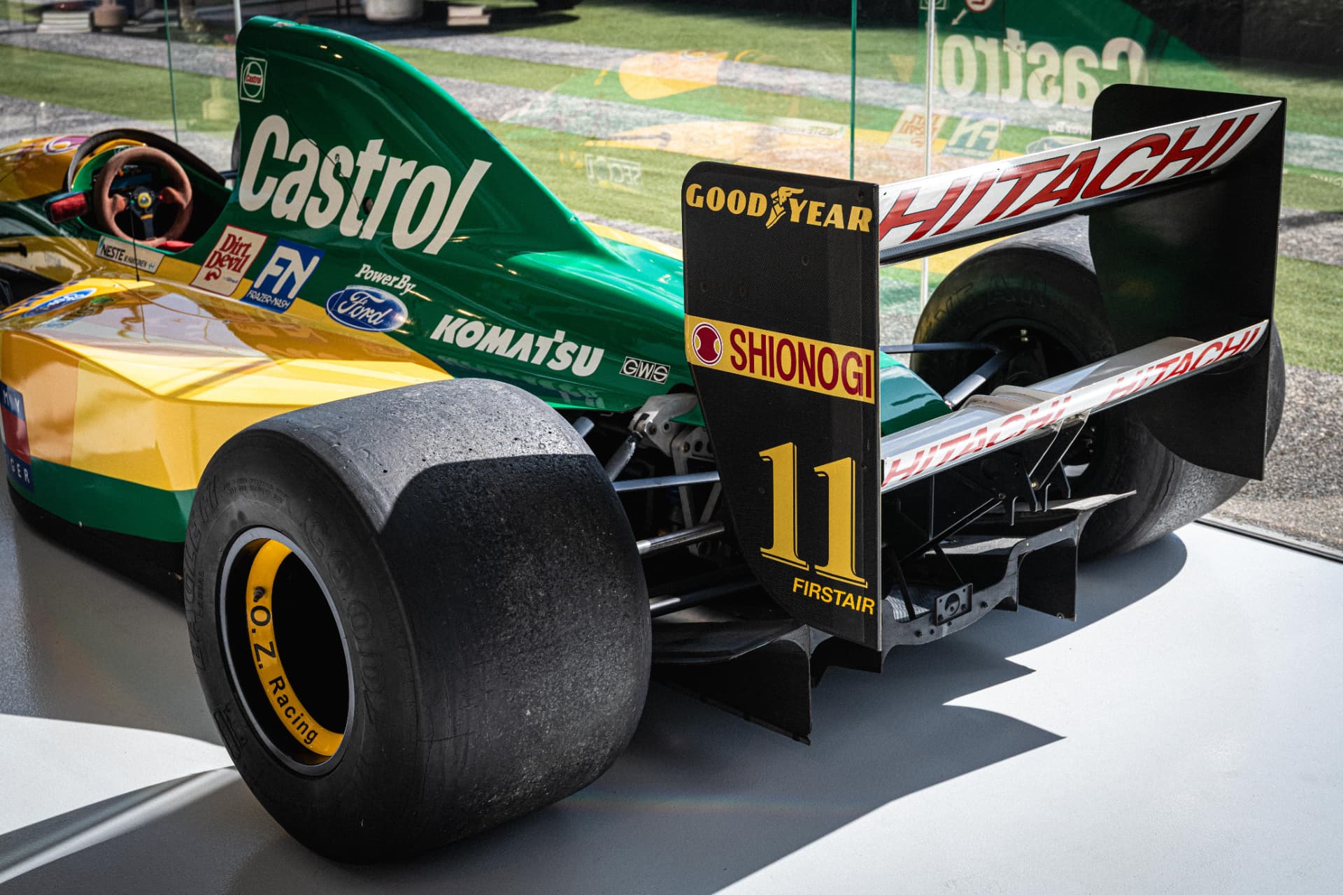 Lotus 107 - rear wing and slick tyres