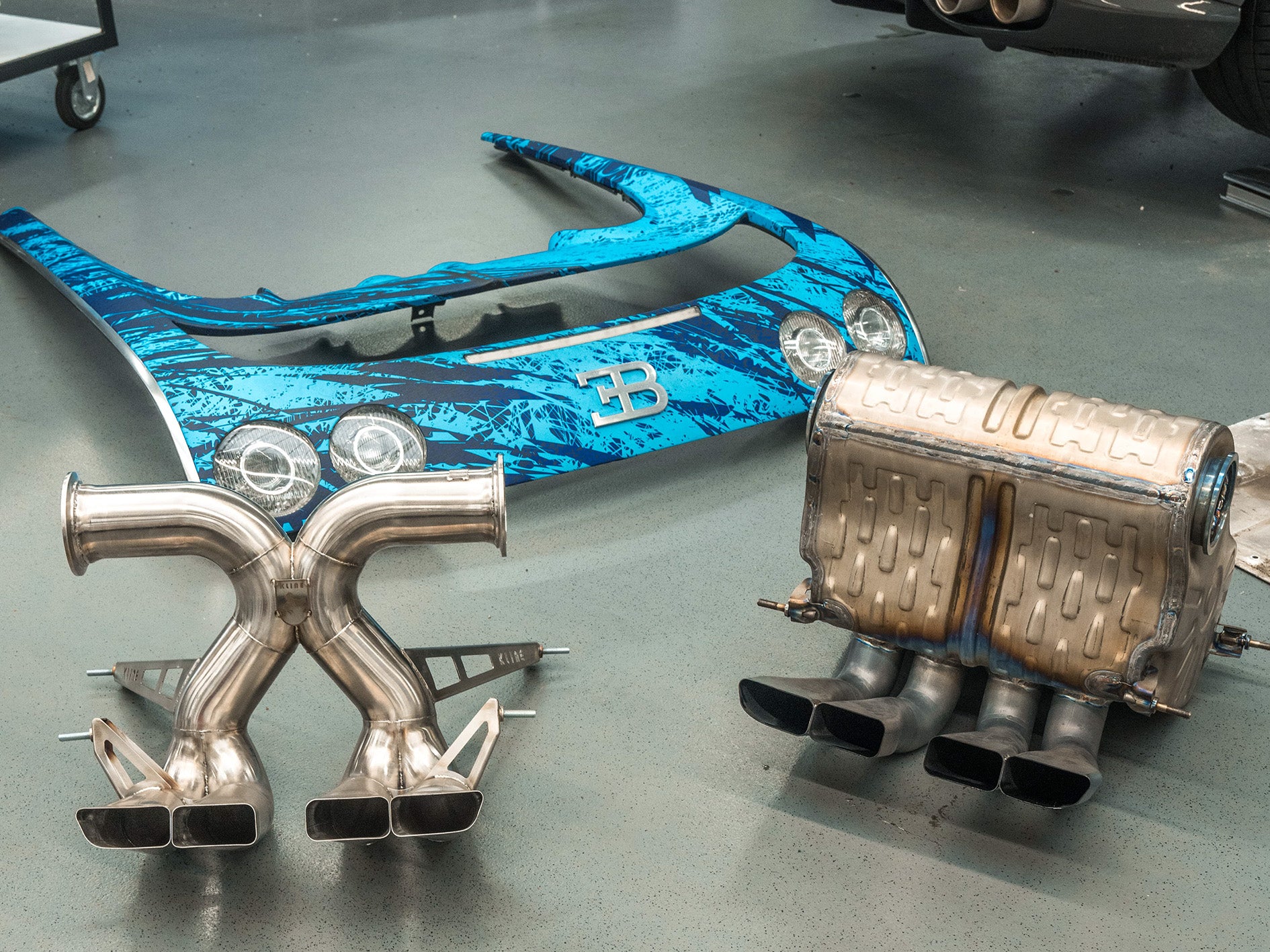 Bugatti Veyron de POG - système Kline sur mesure à côté de l'unité d'origine