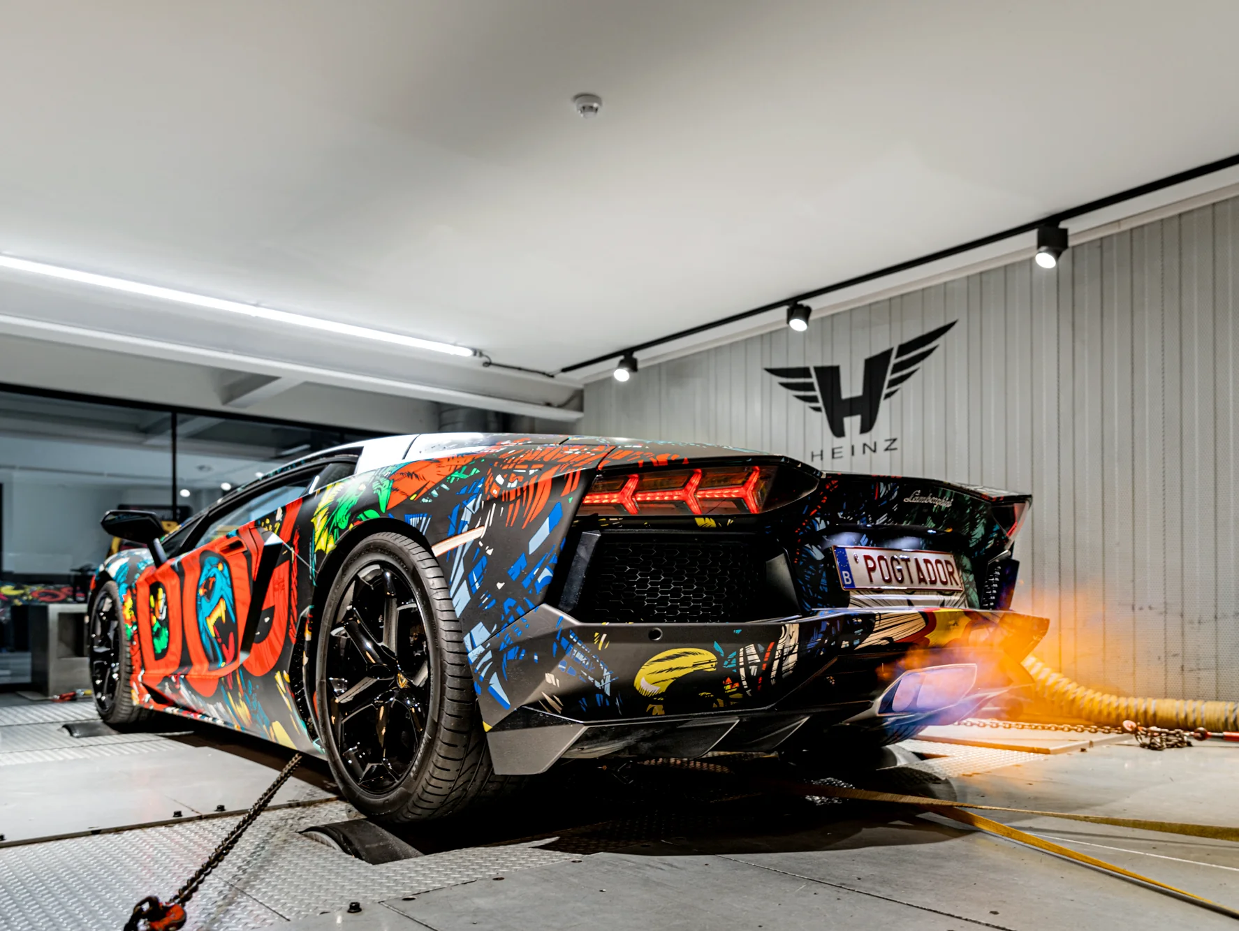 Heinz Performance - Lamborghini Aventador on the dyno Met graffiti gewrapte Lamborghini Aventador die vlammen schiet op de dyno van Heinz Performance